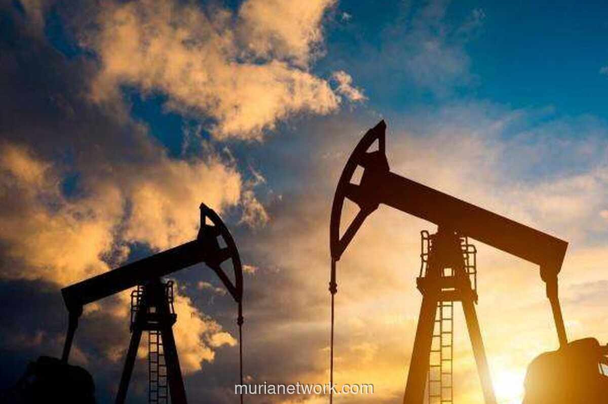 Harga Minyak Naik Tipis di Tengah Konflik Timur Tengah dan Proyeksi Permintaan yang Dipangkas