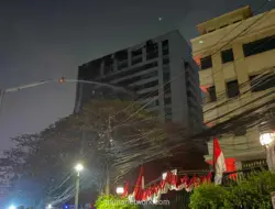 Kebakaran Hebat di Gedung Bapenda Jakarta, Petugas Damkar Masih Lakukan Pendinginan