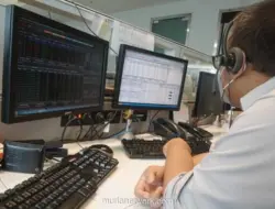 IHSG Dibuka Menguat, Rupiah Perkasa ke Rp 18.022