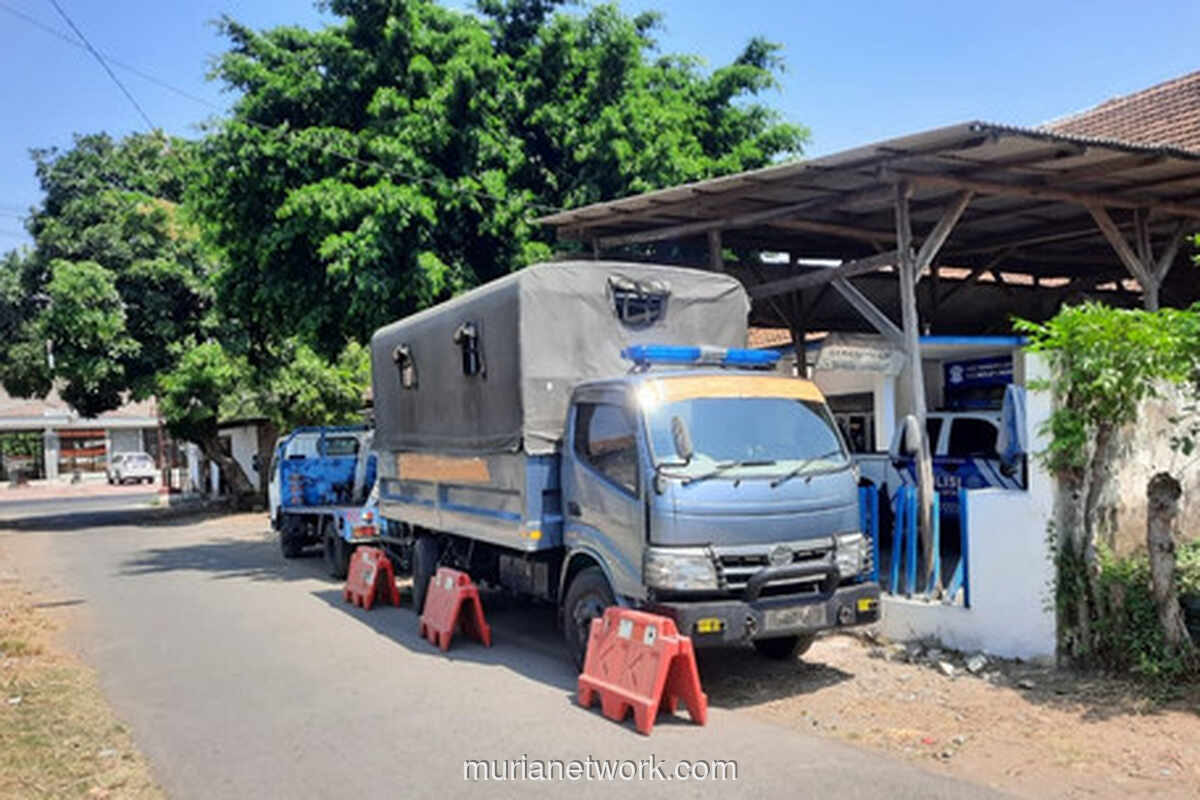Mobil Mercy Tabrak Truk TNI AL di Situbondo, Empat Anggota Luka-Luka