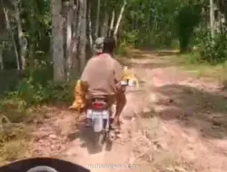 Warga Pandeglang Angkut Jenazah Anak dengan Motor gegara Jalan Rusak dan Birokrasi