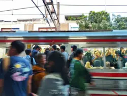 Kaca Pintu KRL Retak di Stasiun Bekasi, KAI Commuter Duga Terkena Benturan Benda