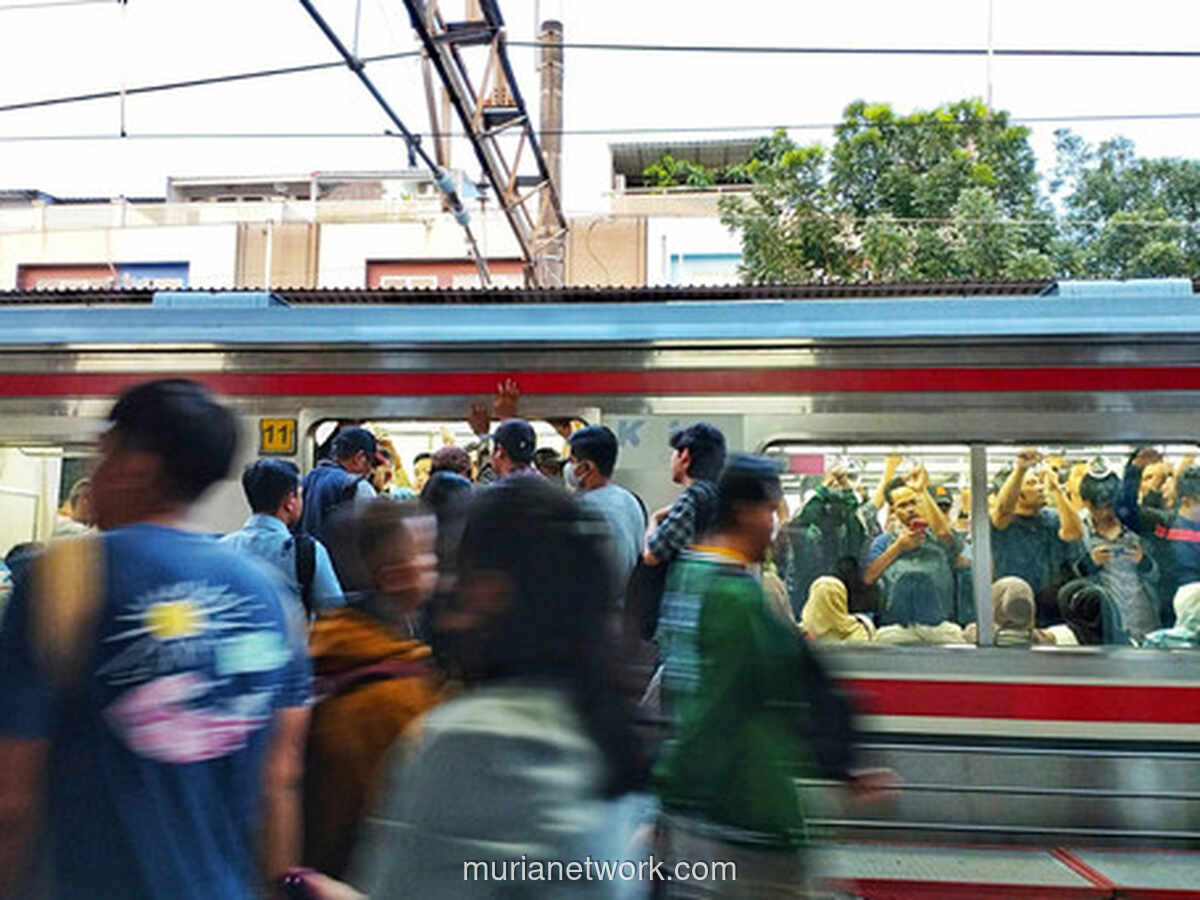 Kaca Pintu KRL Retak di Stasiun Bekasi, KAI Commuter Duga Terkena Benturan Benda