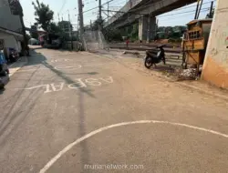 KAI Tegaskan Area Jalur Rel Tak Boleh Dipakai Main Sepak Bola