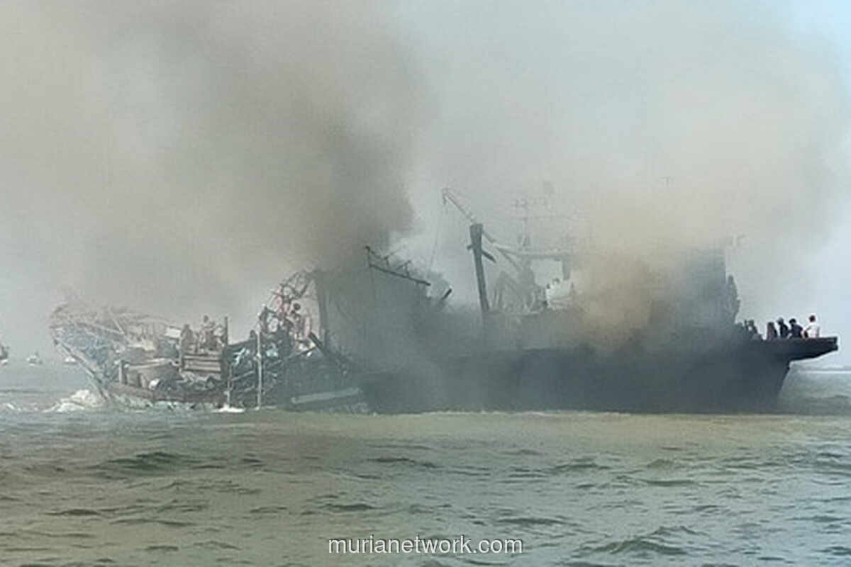 TNI AL Evakuasi ABK Kapal Terbakar di Belawan