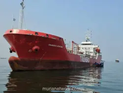 Kapal Tanker Pertamina Evakuasi 17 Korban Kebakaran KMP Mutiara Sentosa 2