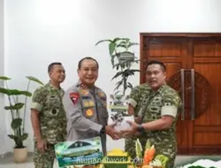 Kapolda Riau Beri Kejutan Tumpeng dan Bibit Pohon di HUT ke-1 Kodam XIX/Tuanku Tambusai