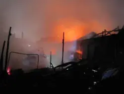 Kebakaran Hanguskan Rumah Warga di Paseban, Damkar Kerahkan 32 Mobil