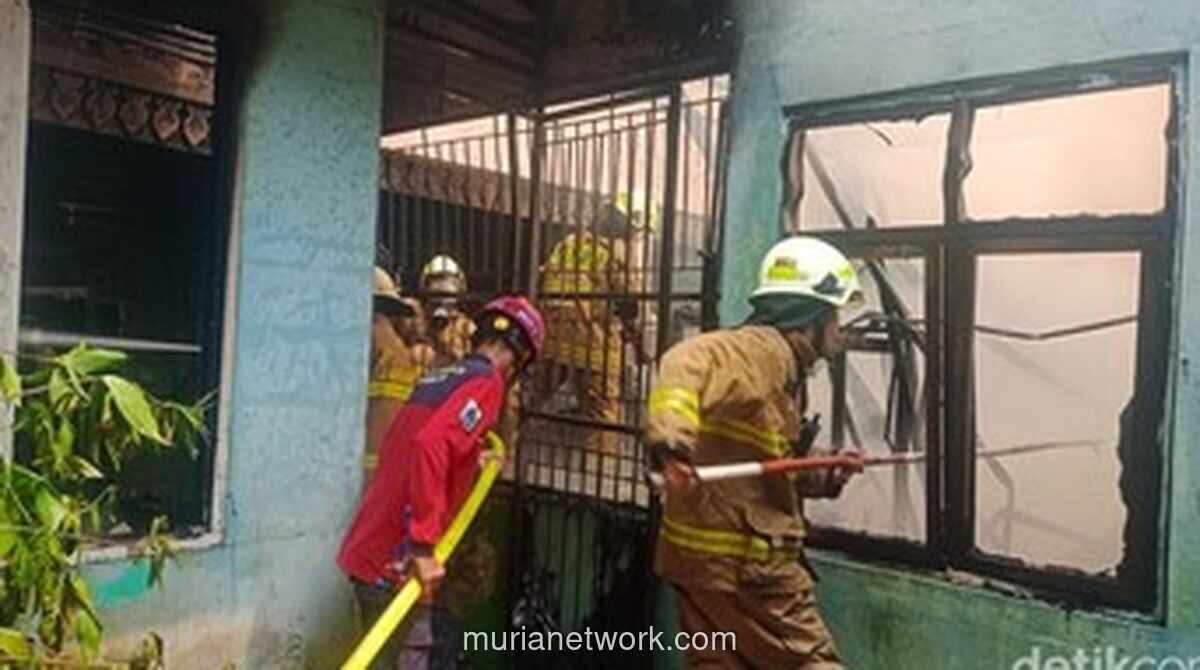 Kebakaran Melanda Gudang Buku SDN di Jagakarsa, Diduga Korsleting