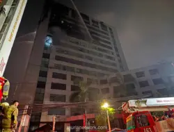 Kebakaran Gedung Bapenda DKI Berhasil Dipadamkan, Petugas Sisir Lantai demi Lantai