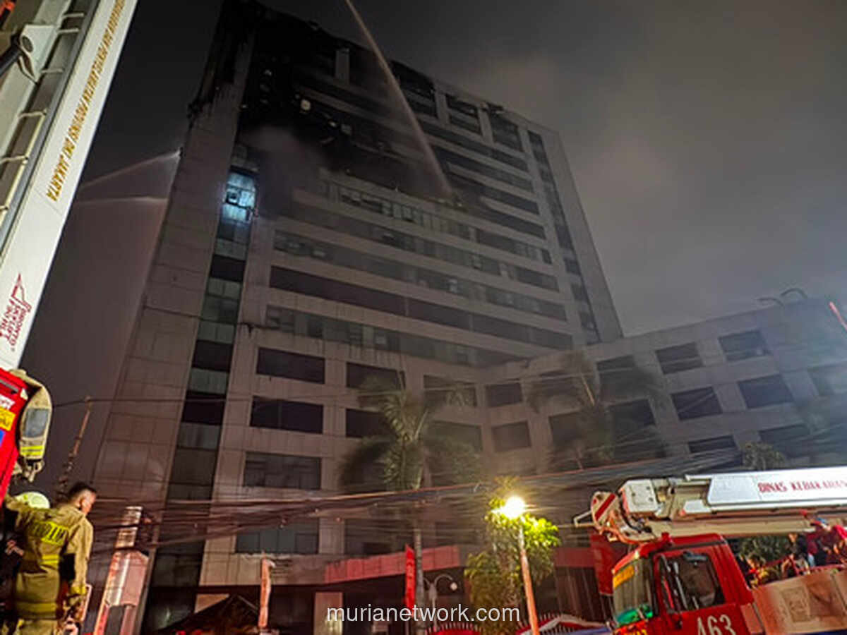 Kebakaran Gedung Bapenda DKI Berhasil Dipadamkan, Petugas Sisir Lantai demi Lantai