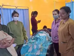 Enam Bidan di Ngada Tangani Persalinan dengan Senter HP di Tenda Darurat