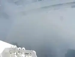 KM Mutiara Sentosa 2 Terbakar di Perairan Sumenep, Penumpang Dievakuasi