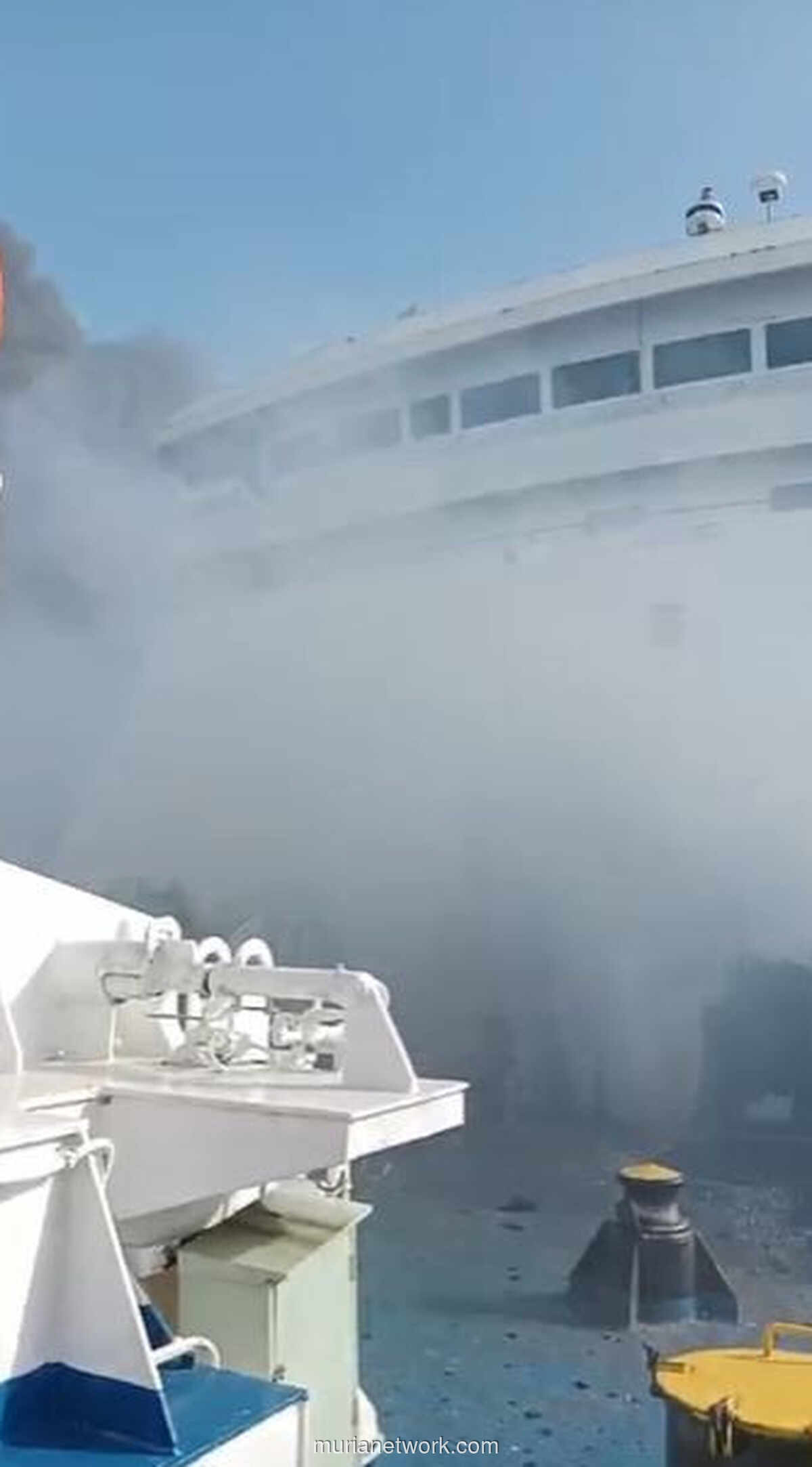 KM Mutiara Sentosa 2 Terbakar di Perairan Sumenep, Penumpang Dievakuasi