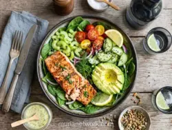 Salad Salmon hingga Kacang Makadamia, Ini Pilihan Makanan untuk Redakan Stres