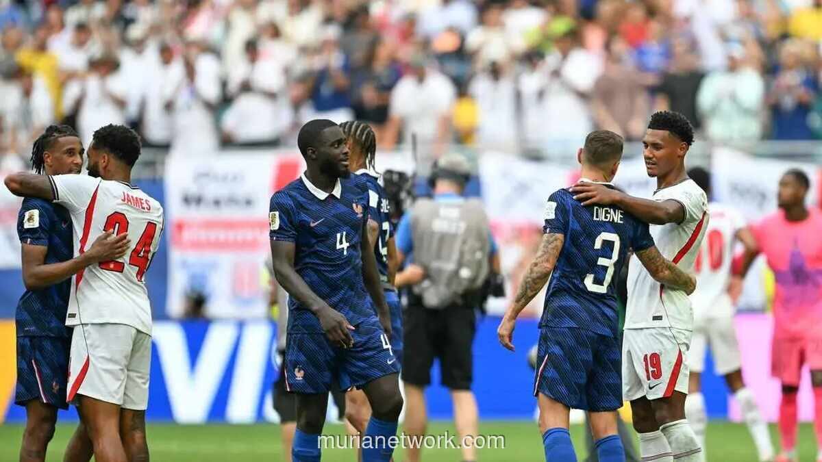 Lucas Digne Tampil dengan Kostum Real Madrid di Tengah Proses Transfer ke PSG