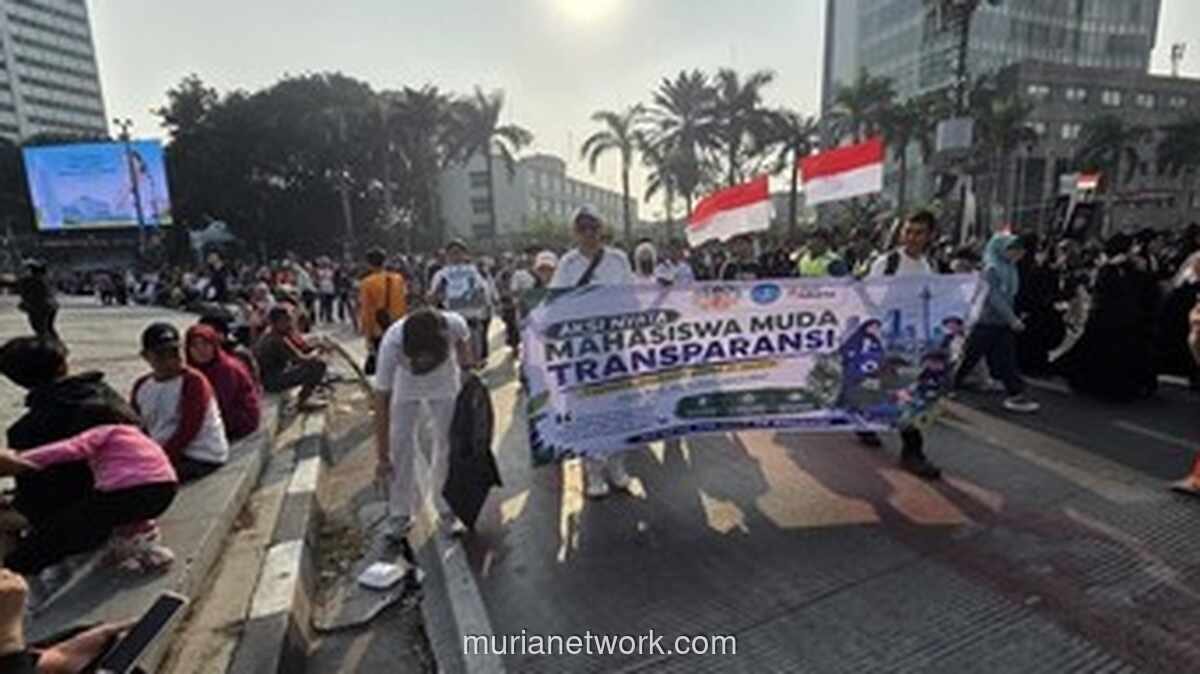 Mahasiswa Ajak Warga Pilah Sampah di CFD Bundaran HI
