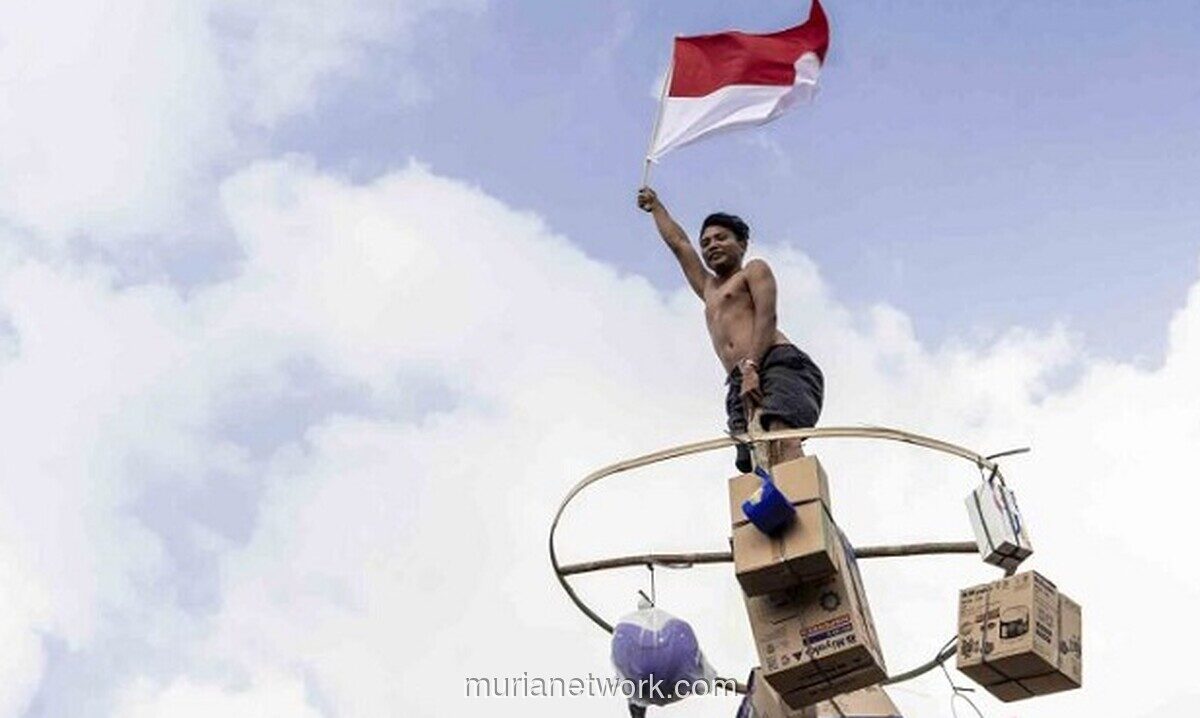 Khutbah Jumat: Mensyukuri Kemerdekaan dengan Amal Saleh