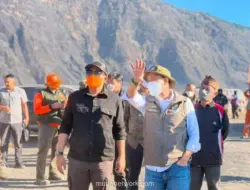 Menhut Turun ke Bromo, Pastikan Penanganan Kebakaran Terkoordinasi