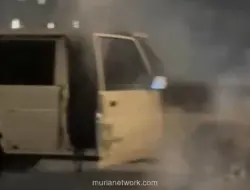 Mobil Terbakar di Bawah Flyover Tendean, Lalin Tersendat