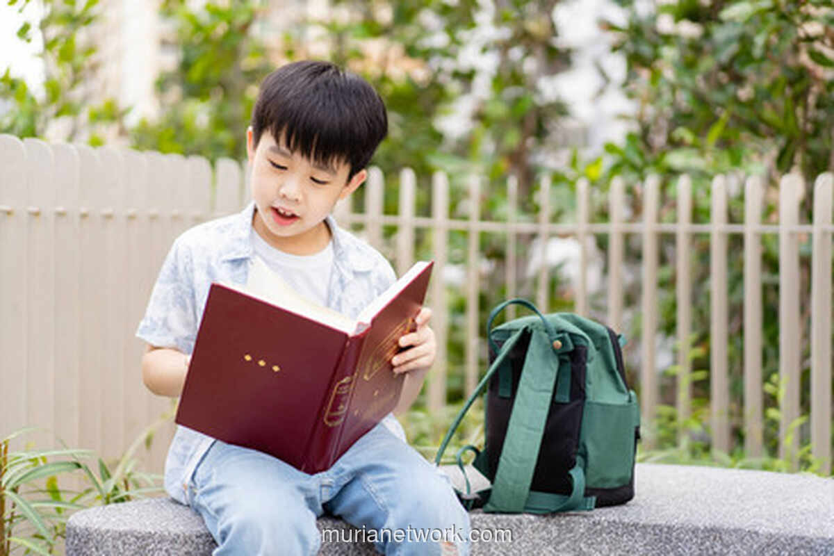 Manfaat Membacakan Buku untuk Anak Sebelum Tidur
