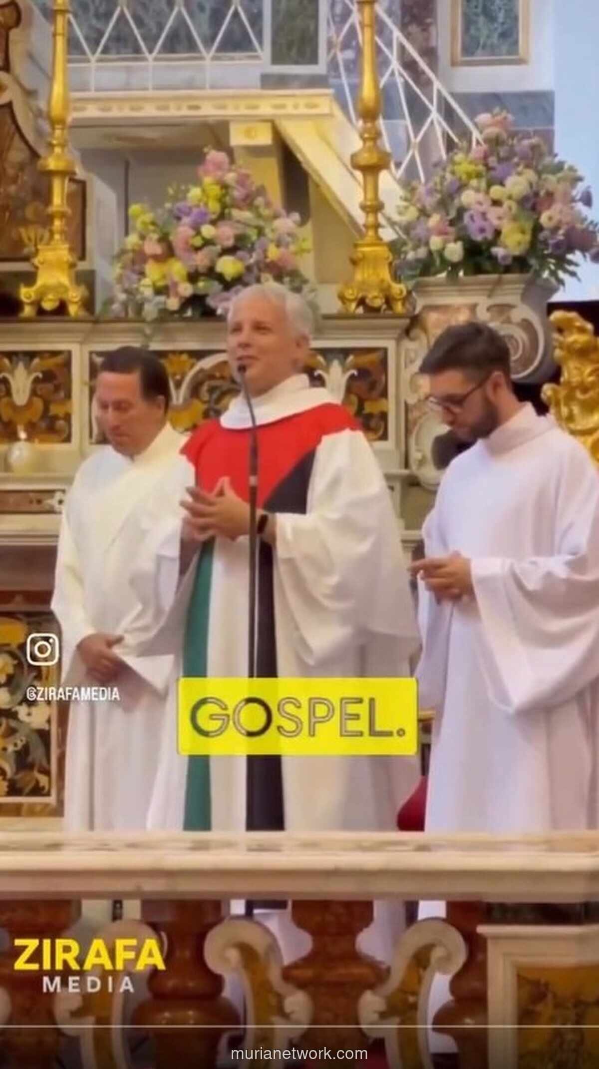Pastor Italia Pimpin Misa dengan Kasula Bermotif Bendera Palestina