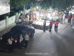 Pemkot Jakarta Timur Tertibkan Pedagang di Jalan Raya Bogor