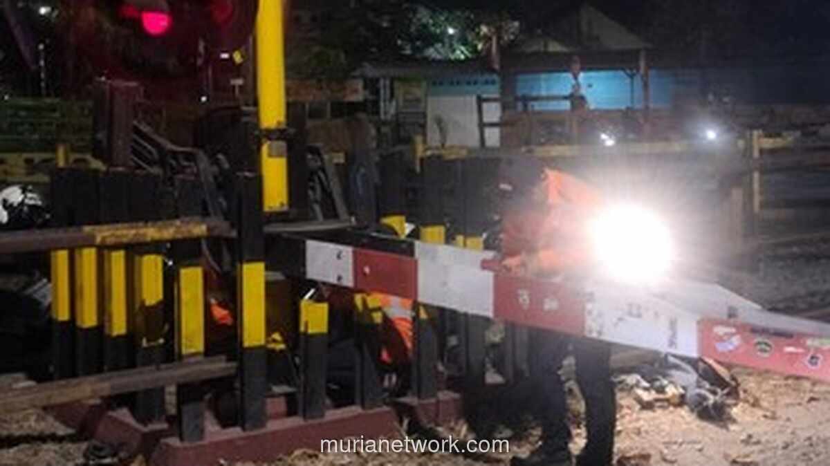 Terhalang KA Melintas, Pemotor di Sleman Ngamuk Rusak Palang Pintu Perlintasan