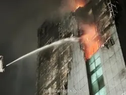 Kebakaran Melanda Gedung Bapenda DKI Jakarta, Api Masih Berkobar