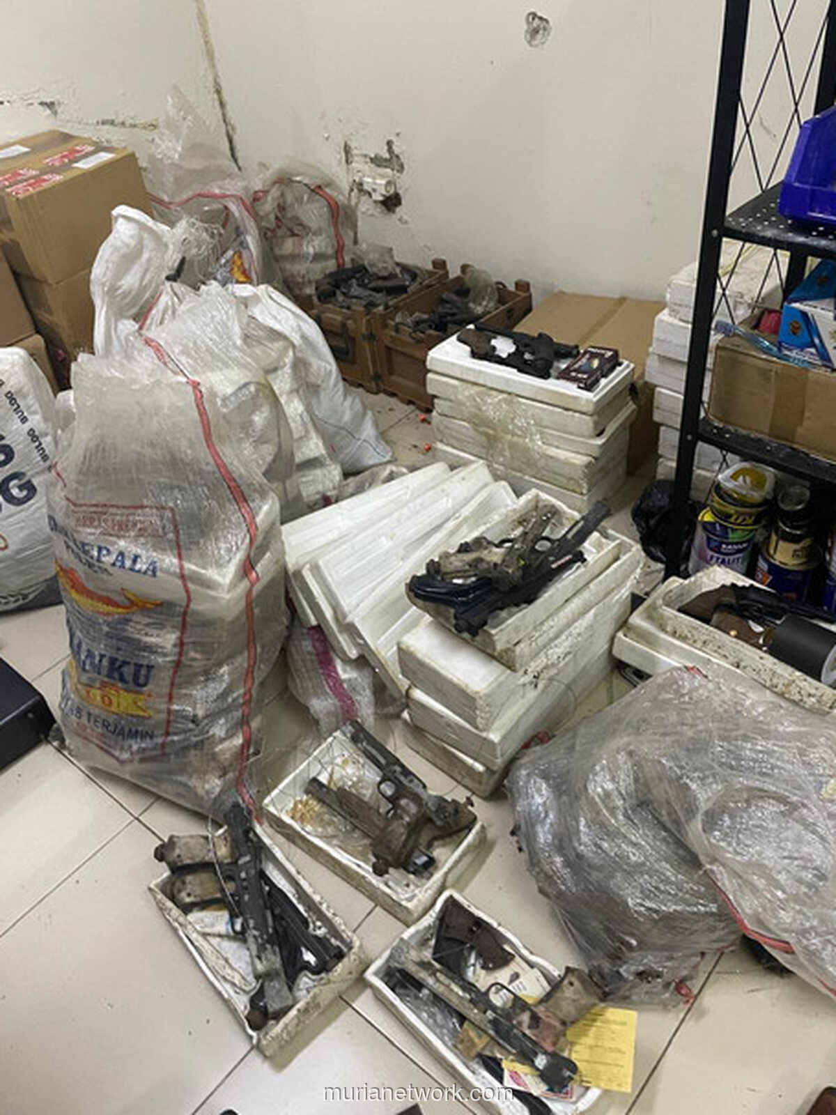 Ratusan Senjata hingga Narkoba Ditemukan di Sekolah Jakarta Selatan