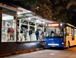 Bus Mogok di Koridor 13, Penumpang Transjakarta Terpaksa Jalan Kaki di Jalan Layang