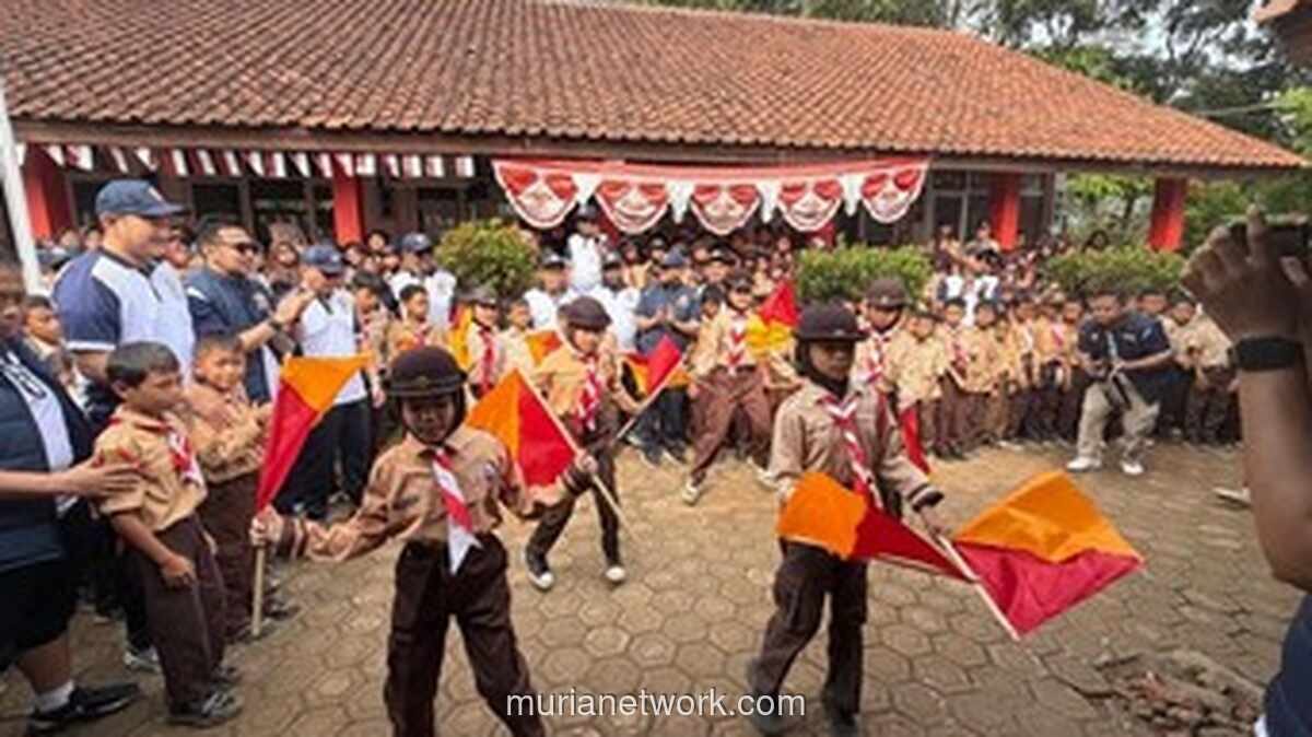 Karang Taruna Bagikan 285 Paket Sekolah dan Bantuan Air Bersih di Bogor