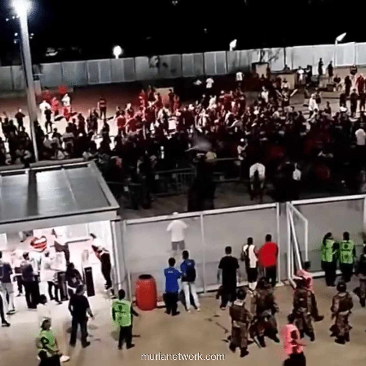 Polisi Militer Brasil Bubarkan Suporter Flamengo di Depan Stadion Mineirao