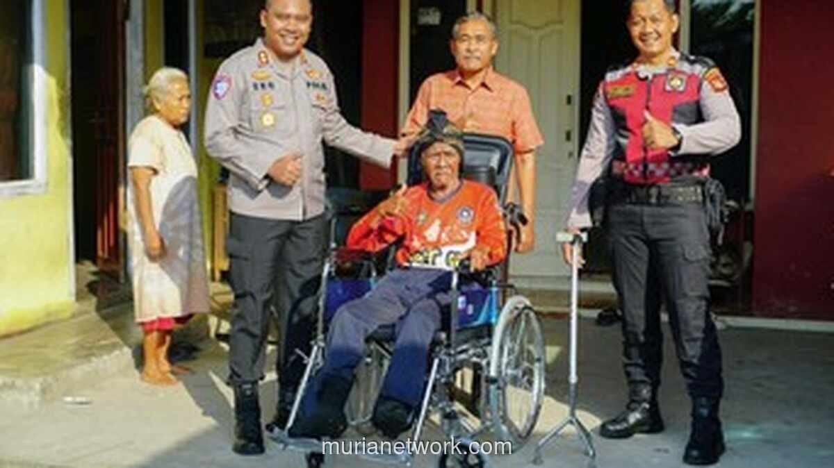 Polres OKI Salurkan Kursi Roda untuk Tokoh Masyarakat Kayuagung