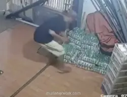 Pria Bertopi Gasak Belasan Bal Otak-Otak dan Tahu Bulat di Pasar Kalitanjung, Pedagang Rugi Jutaan Rupiah