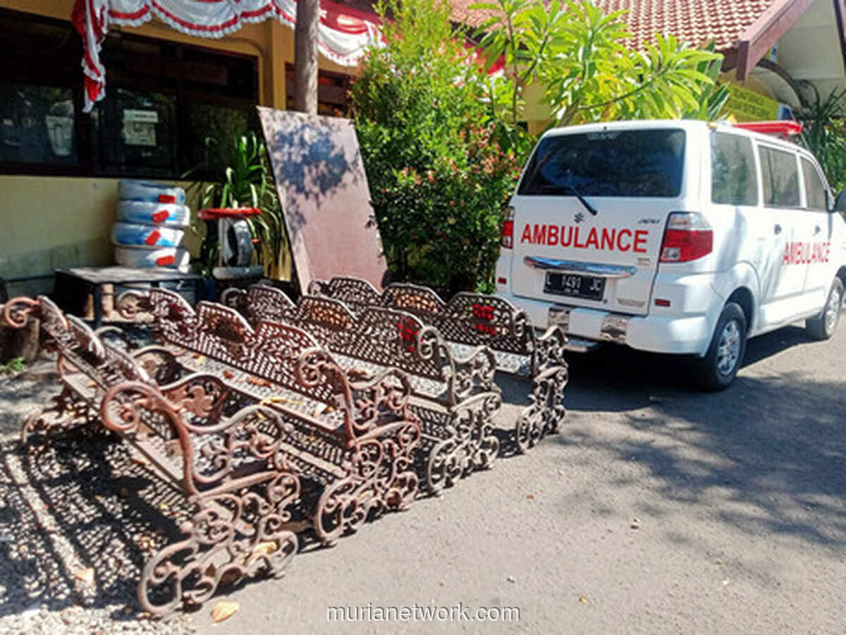 Cleaning Service di Surabaya Curi Kursi Taman Pakai Ambulans Klinik