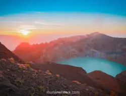PVMBG Pastikan Longsor di Tebing Kawah Kelimutu Tak Terkait Aktivitas Vulkanik