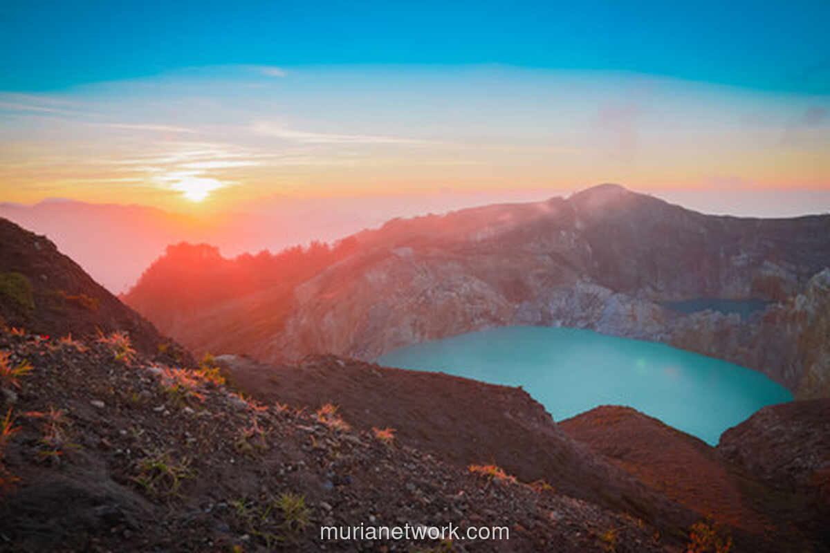 PVMBG Pastikan Longsor di Tebing Kawah Kelimutu Tak Terkait Aktivitas Vulkanik