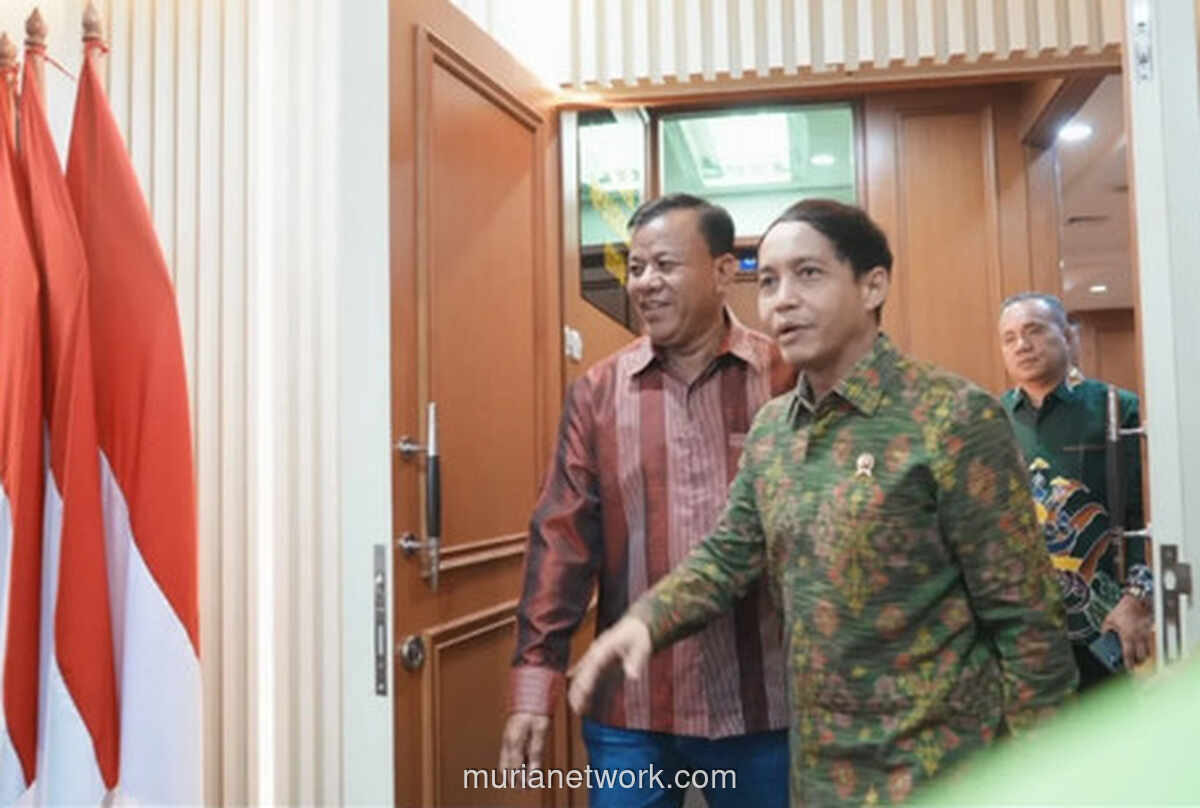 Raja Juli Antoni Bungkam soal Selisih Amplop yang Dikembalikan ke KPK