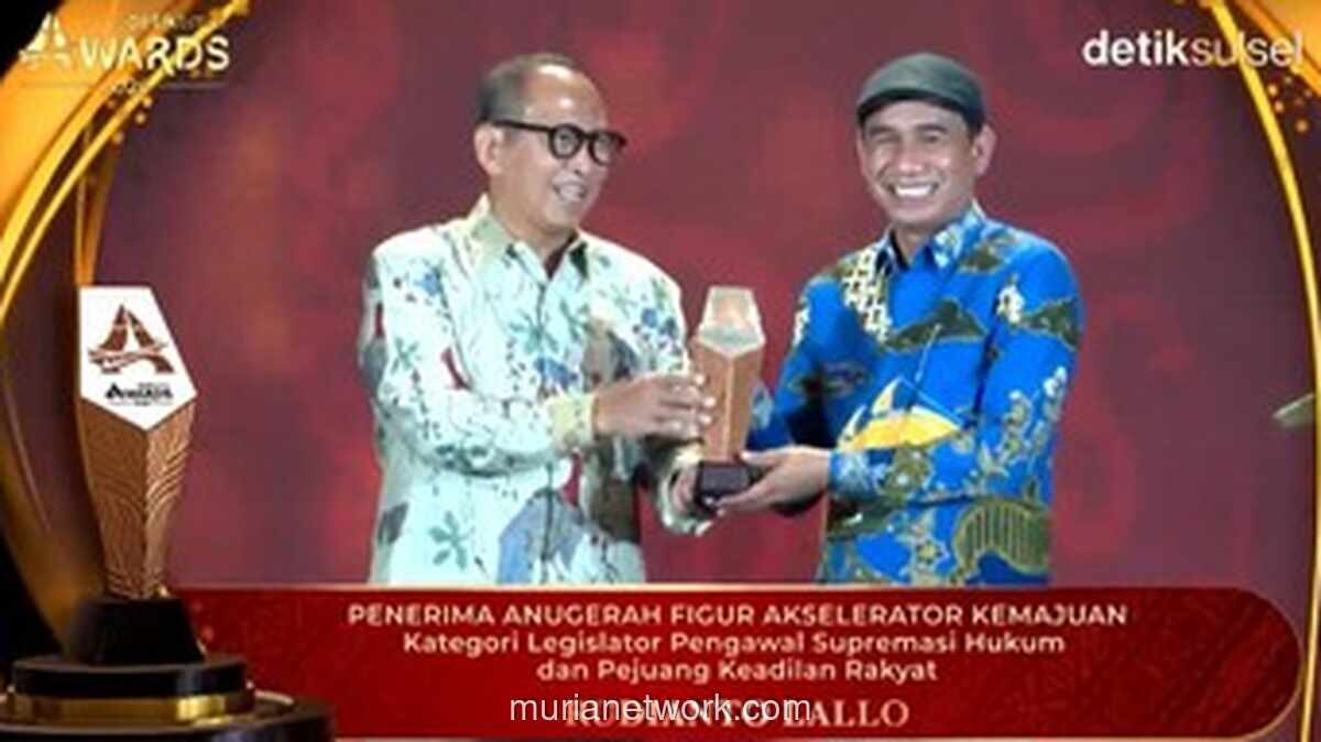Rudianto Lallo Raih Penghargaan Legislator Pengawal Supremasi Hukum di detiktimur Awards 2026