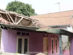 Rumah Warga di Serang Ambruk Diterjang Angin, Wali Kota Salurkan Bantuan Rp30 Juta