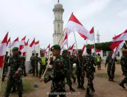 Bendera Merah Putih Kembali Berkibar di Baiturrahman Usai Kericuhan