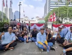 Sopir Mikrolet M44 Demo di Balai Kota, Minta Rute JakLingko 48A Dievaluasi