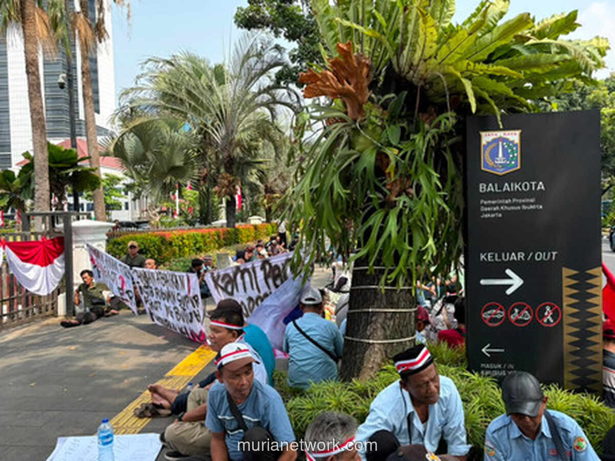 Sopir Mikrolet M44 Demo di Balai Kota, Tuntut JakLingko 48A Dievaluasi