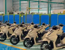 Prabowo Resmikan Motor Listrik Nasional Cakra NX1 di Cikarang