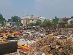 Kebakaran Lahan di Kramat Jati Masih Padam, Satu Petugas Damkar Tewas