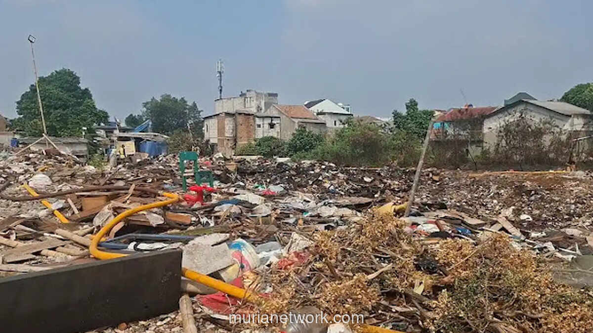 Kebakaran Lahan di Kramat Jati Masih Padam, Satu Petugas Damkar Tewas