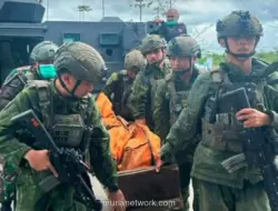 Pasukan TNI Evakuasi Jenazah Warga yang Ditembak OPM di Yahukimo