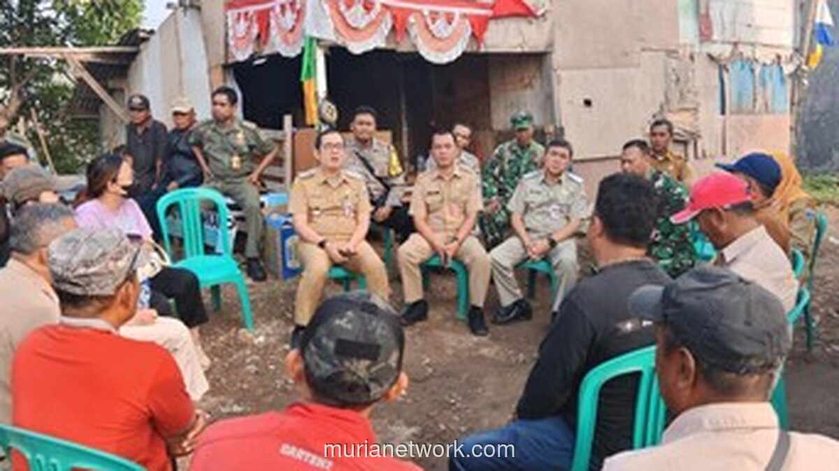 Polisi dan Camat Cilincing Tinjau TPS Liar, Warga Pemilah Sampah Dilibatkan