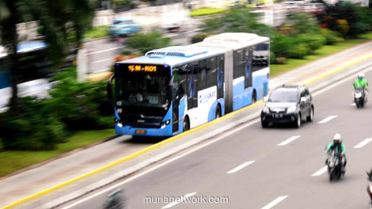 Transjakarta Minta Maaf atas Gangguan Koridor 13, Penumpang Sempat Berjalan Kaki